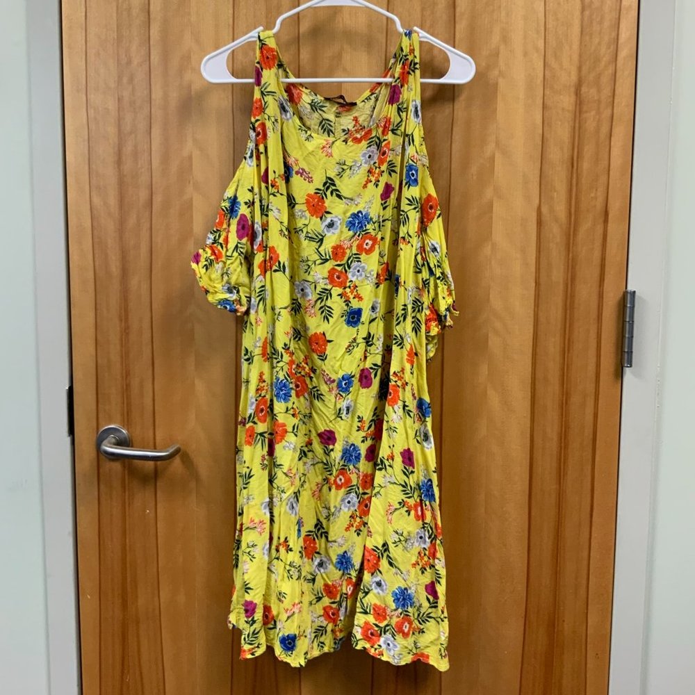 Woman's Plus Size Cut Out Sleeve Dress size 24